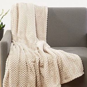 Hotel Elements Velvet Textured Throw